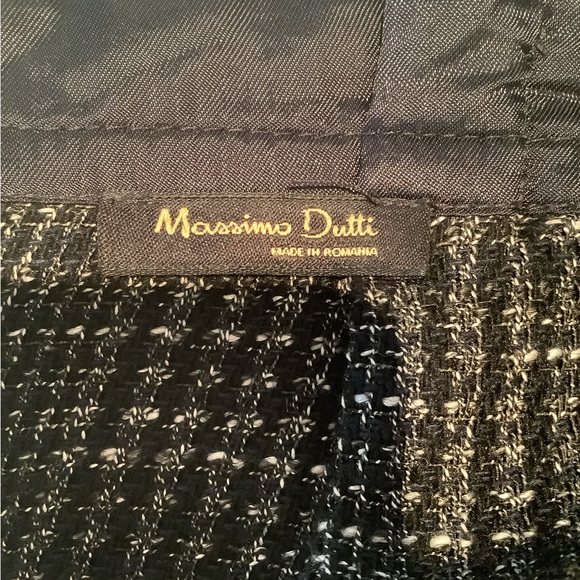 here is a very beautiful Massimo Dutti skirt - Picture 2 of 3